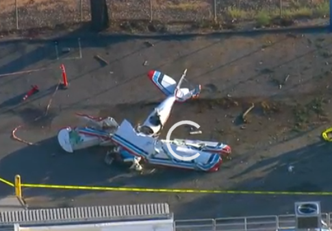 美国一小型飞机在停车场坠毁 机上2名乘客受伤