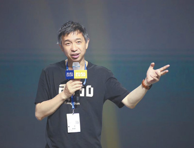 王坚:愿意做就是最大的成功(潜心科研 砥砺创新