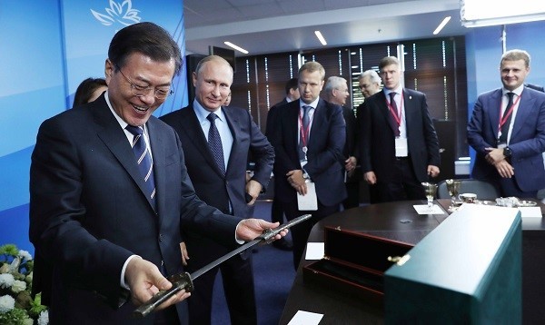 文在寅邀请普京访韩 普京：打了俄罗斯疫苗就去