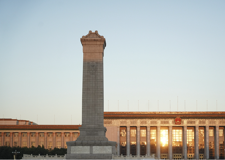 海外网评：有此英雄烈士，中国无惧风雨
