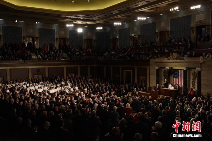 当地时间2月4日晚，美国总统特朗普在国会众议院发表国情咨文。美国参议院将于5日就针对特朗普的弹劾条款进行最终表决。<a target='_blank' href='http://www.chinanews.com/'>中新社</a>记者 陈孟统 摄