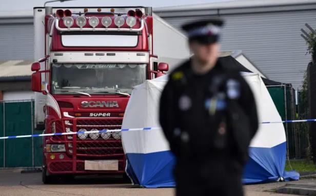 英国货车惨案细节：移民死前绝望告别家人 嫌犯