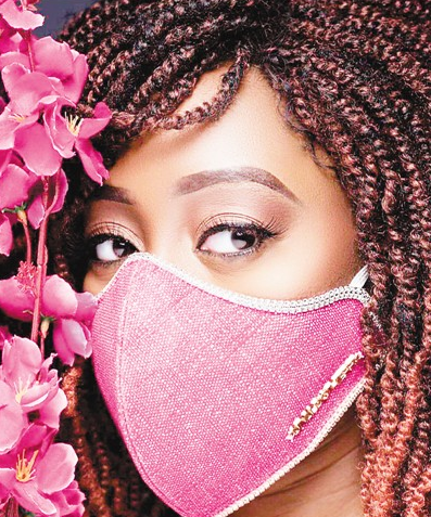 把口罩戴出“时尚范儿”