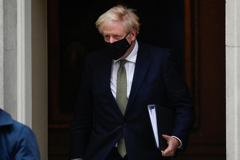 英国部分地区疫情反弹严重 约翰逊宣布防疫新举