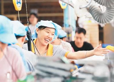 顶住压力，中国外贸转正了！