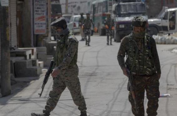 印度两名安全部队人员携步枪弹药失踪 警方：或