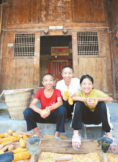 “小康路上”新媒体采访团走进贵州