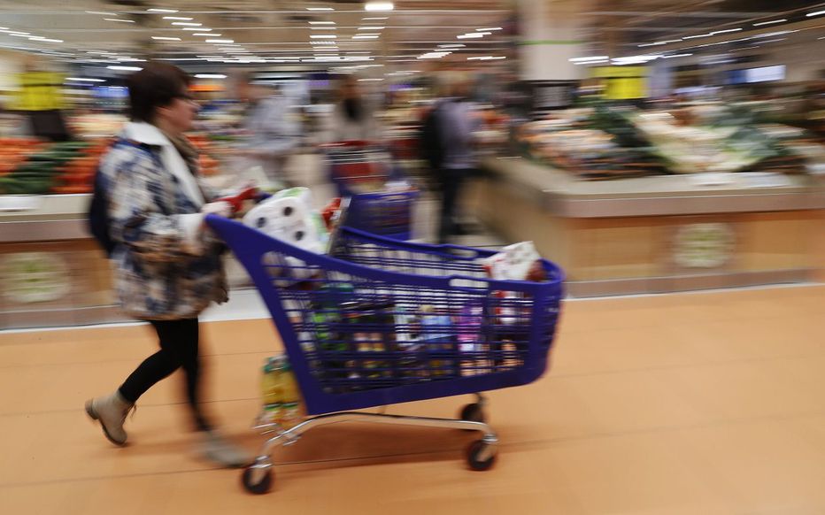 法国宣布一揽子扶贫新措施 疫情导致贫困化严重