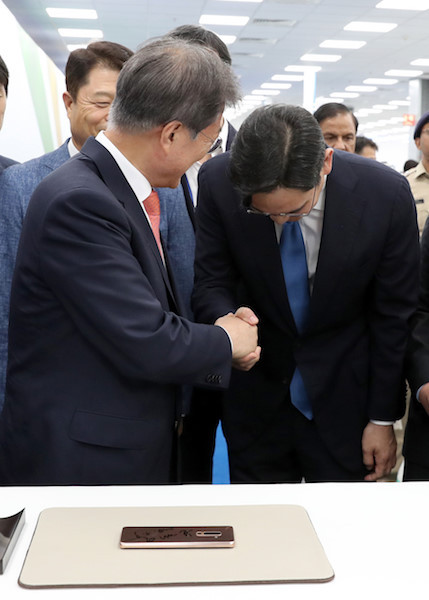 文在寅对三星会长去世深表哀悼 派幕僚长赴灵堂