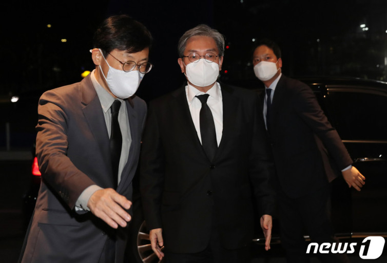 韩媒：三星会长李健熙明日出殡 以家族葬方式举