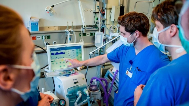 1604606947524728.jpg ca_germany_covid19_ventilatorinstruction_032520gettyimages.webp.jpg