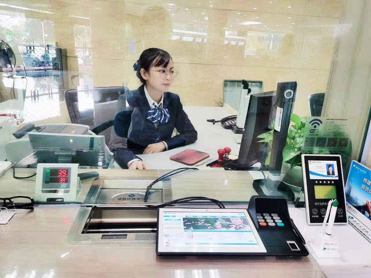 诸暨农商银行开启柜面无纸化运营新模式