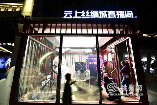 杭州中国丝绸城步行街全新亮相