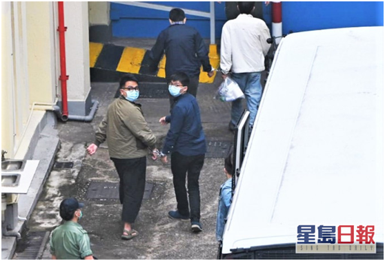 黄之锋(右)及林朗彦还柙监房。(图片来源:香港《星岛日报》)