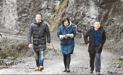 “他没日没夜扑在扶贫工作中”