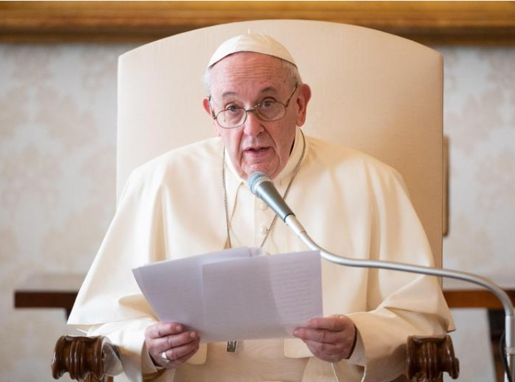 教皇为阿根廷老乡马拉多纳祈祷 赞其为“足球诗