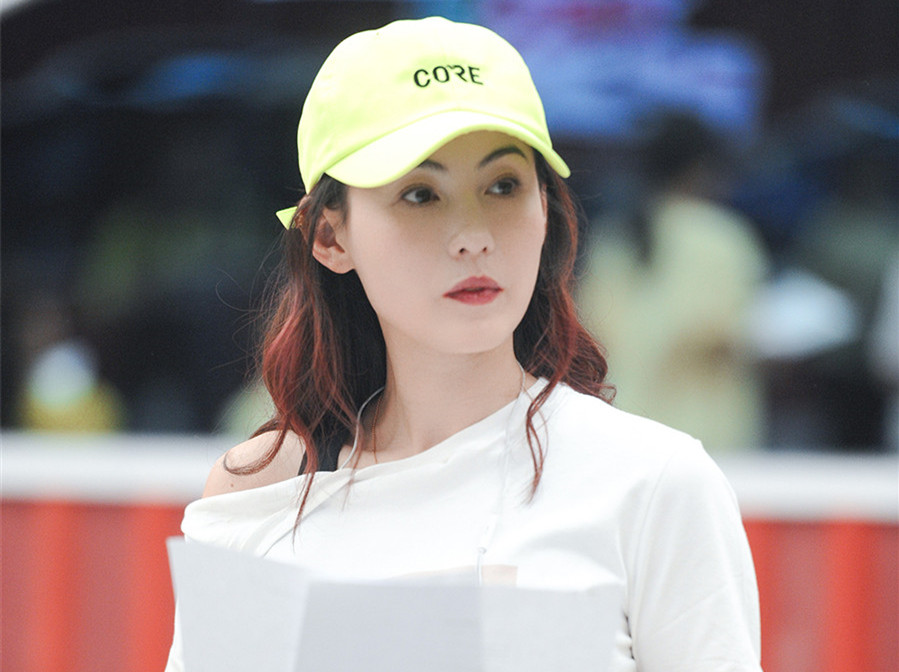 张柏芝素颜运动装训练