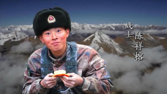 △营长陈红军、战士陈祥榕突入重围营救,奋力反击,英勇牺牲。 △营长陈红军、战士陈祥榕突入重围营救,奋力反击,英勇牺牲。