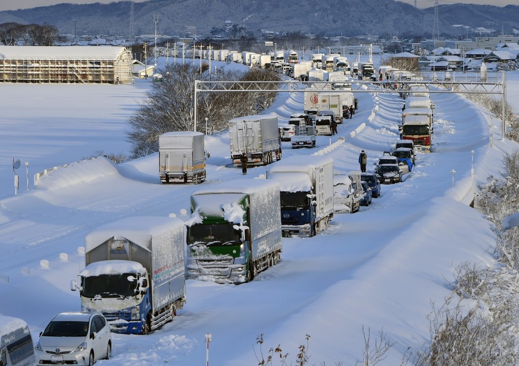 日本北海道遭遇大雪 11人受困列车约7.5小时