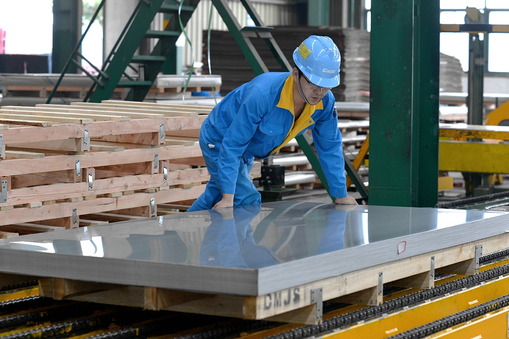 政府工作报告:经济增速今年预期目标设定为6%以上