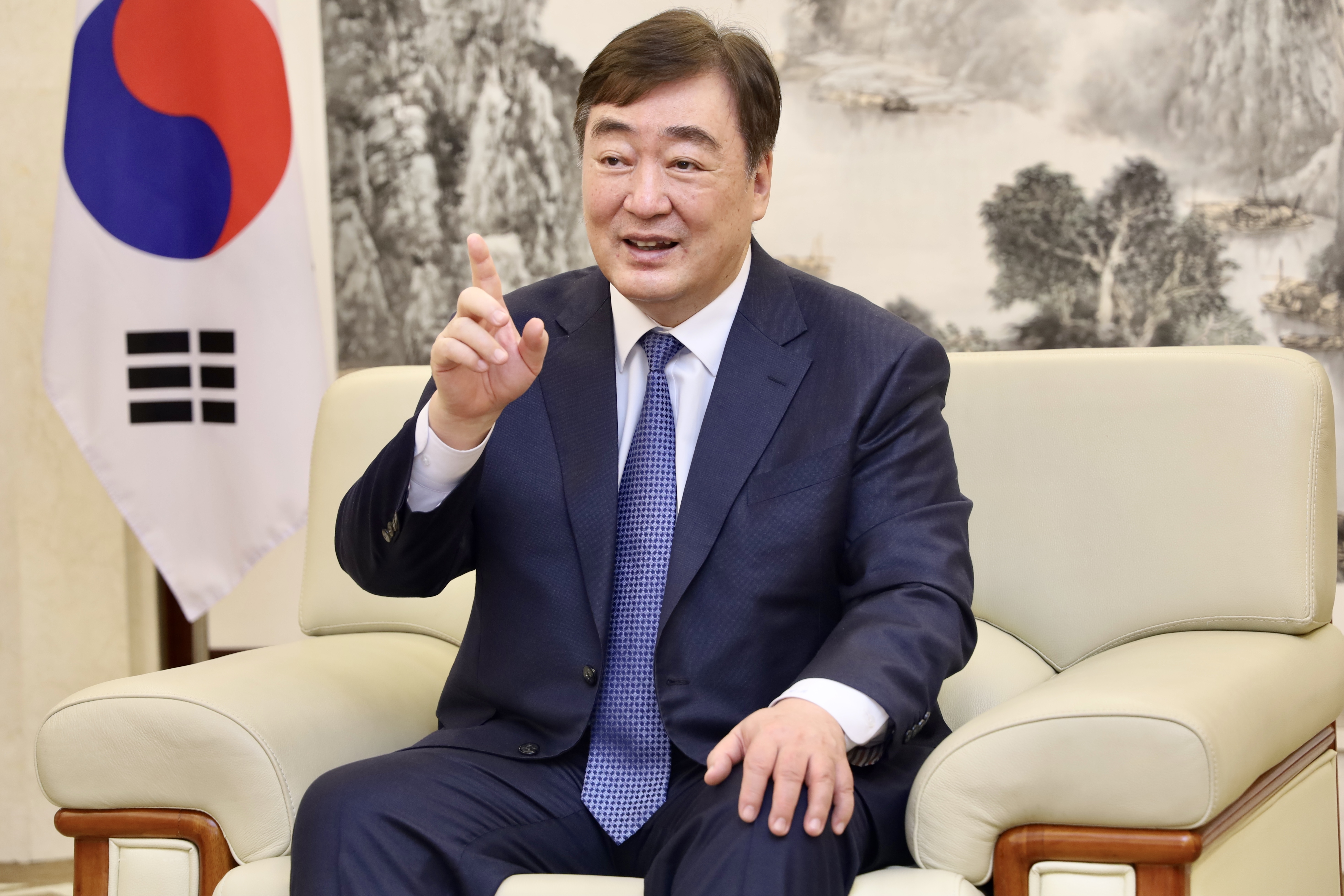 中国驻韩大使邢海明在线为韩国国防大学学员授课