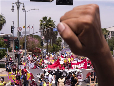 美国洛杉矶举行“五一”劳动节游行