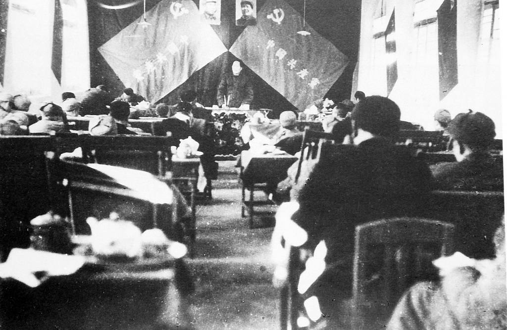 1949年3月5日至13日，中国共产党第七届中央委员会第二次全体会议在河北平山县西柏坡村召开。图为大会会场。