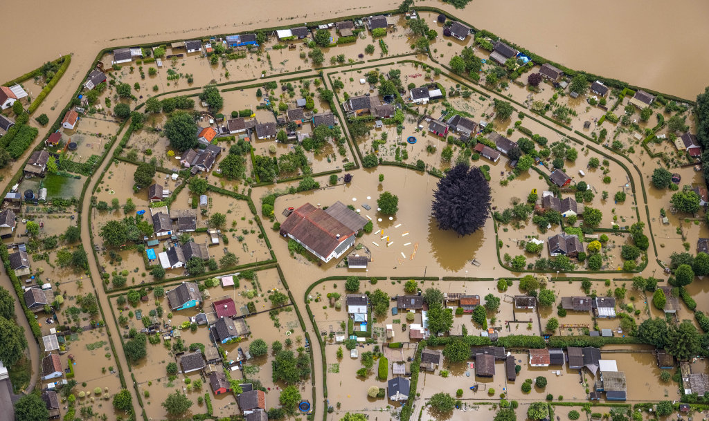 德国洪灾遇难人数上升至135人 俯瞰灾区触目惊心
