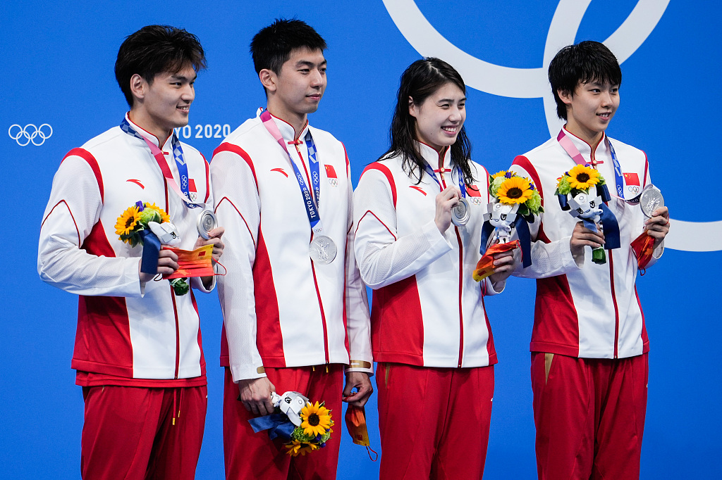 中国队东京奥运会4x100米男女混合泳接力摘银