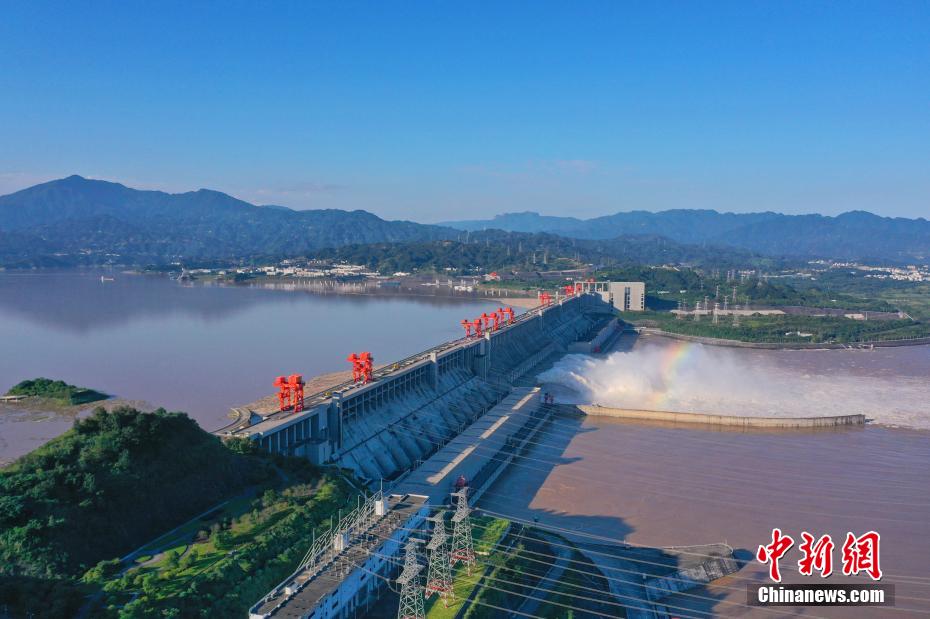 三峡水库加大下泄流量应对新一轮涨水