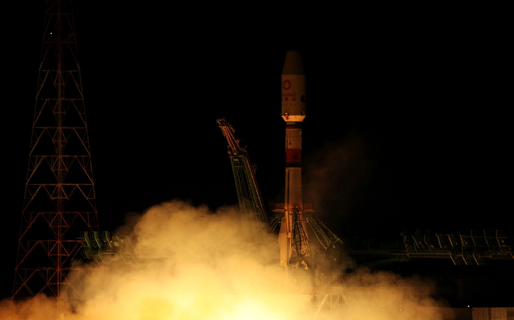 俄罗斯搭载34颗通讯卫星运载火箭成功发射
