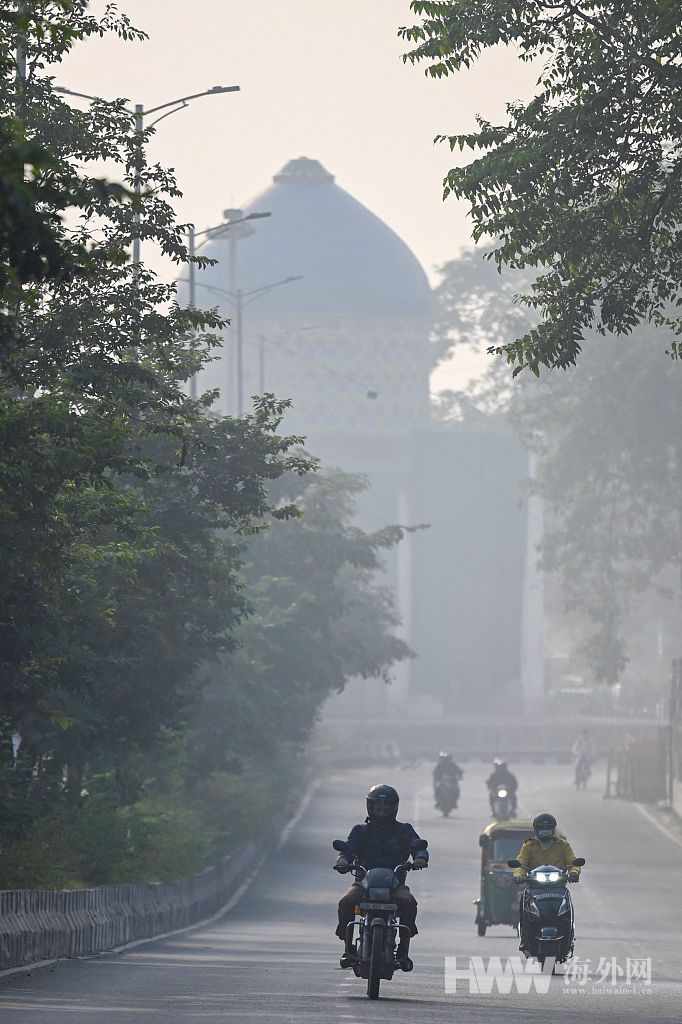 印度新德里持续遭遇严重雾霾天气
