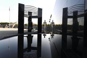 侵华日军南京大屠杀遇难同胞纪念馆闭馆在即 众多游客前来参观