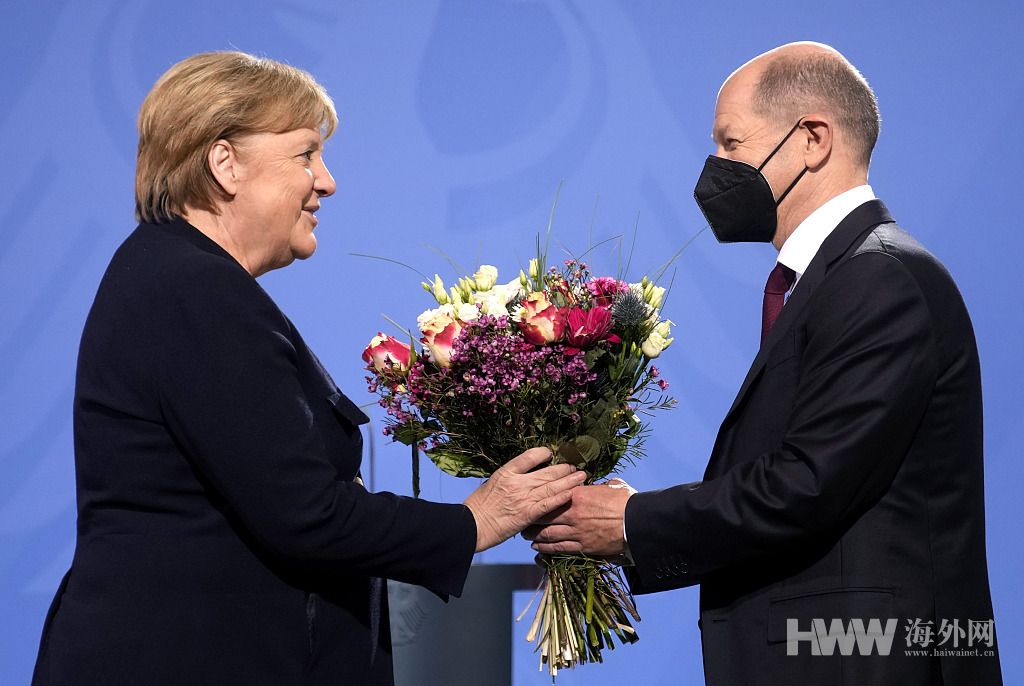 朔尔茨当选德国总理 与默克尔正式交接
