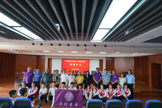 天下闻达 正文刘卫华书记代表安义中学全体师生向南开上海校友会