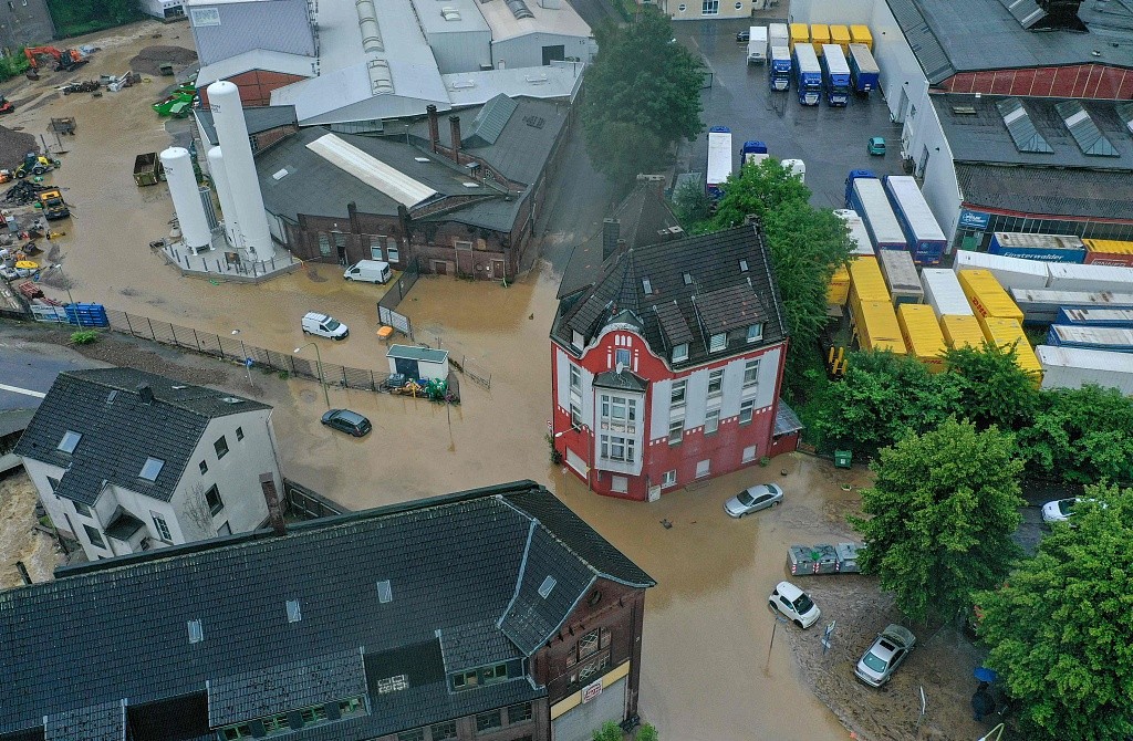 德国暴雨洪水冲塌多所房屋 已导致数十人失踪