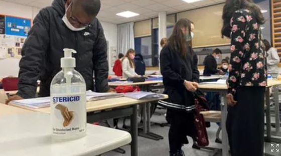 法国中小学教师大罢工 政府宣布新措施改善校园卫生管理