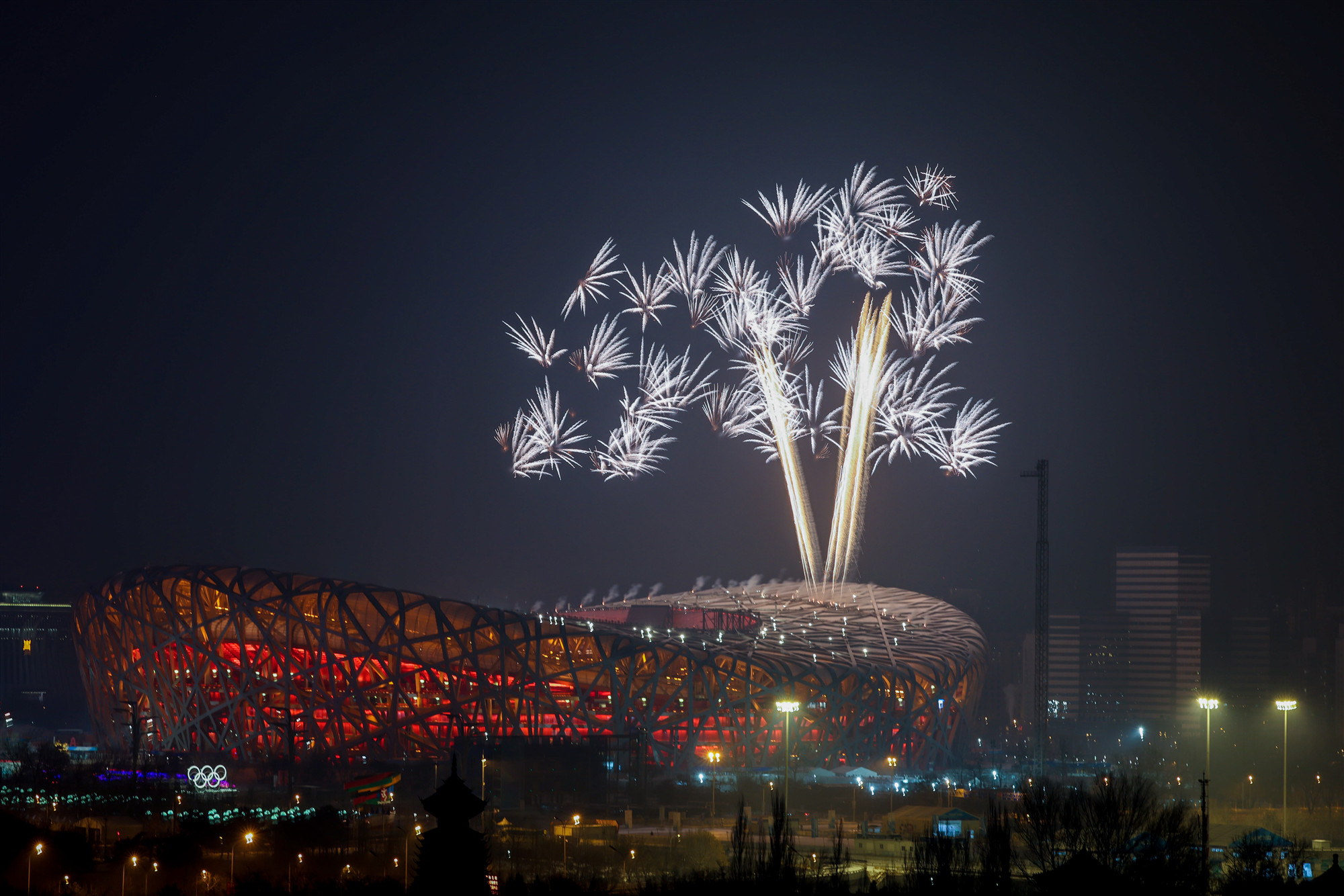 北京冬奥会开幕式举行第二次预演绚烂烟花在鸟巢绽放
