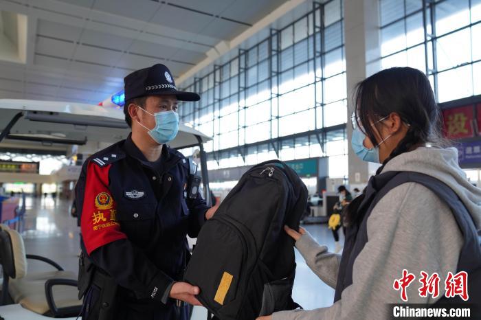 ������·������Ѱ�����ˡ������յ��ÿͽ���116��