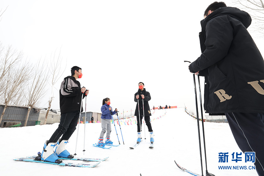 冬奥与春节相逢河北平乡农村掀起滑雪热