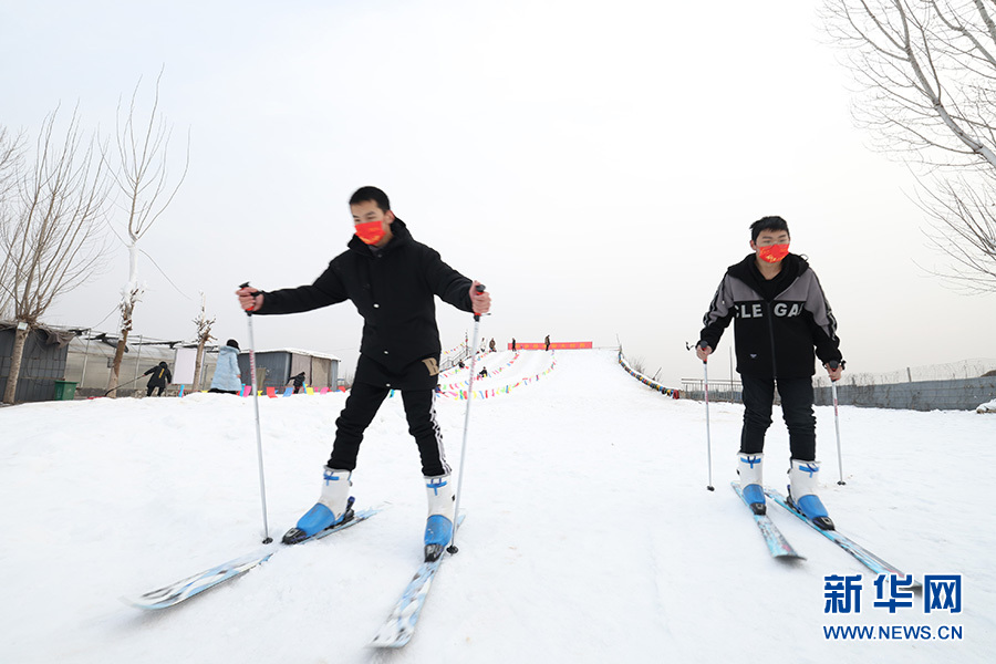 冬奥与春节相逢河北平乡农村掀起滑雪热