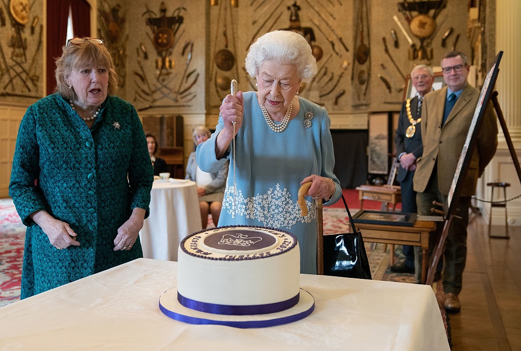 英女王伊丽莎白二世登基70周年成首位庆祝白金禧年英国君主