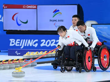 轮椅冰壶循环赛：中国队胜韩国队