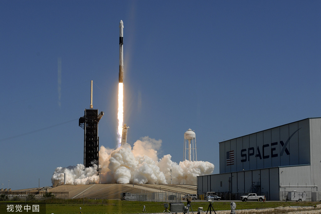 美国“龙”飞船首次携“全私人”宇航团队前往国际空间站