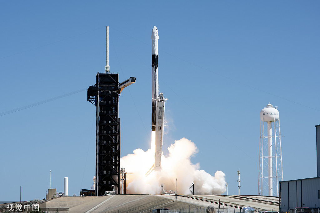 美国“龙”飞船首次携“全私人”宇航团队前往国际空间站