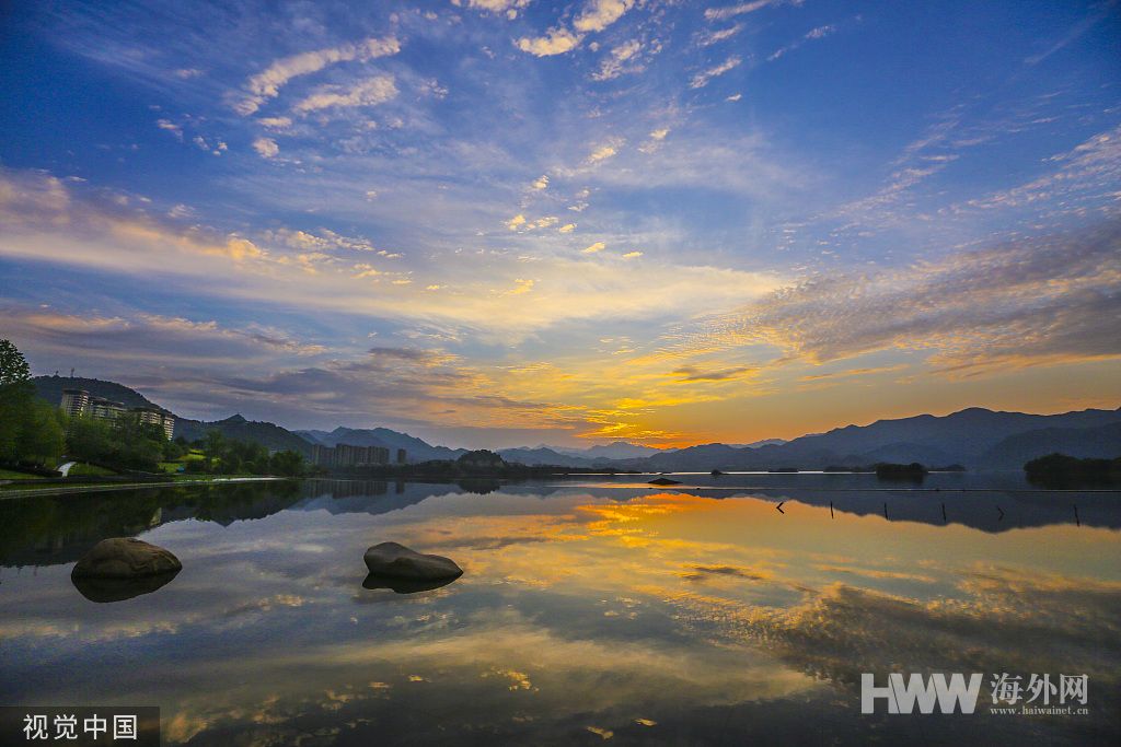 杭州：千岛湖彩霞漫天