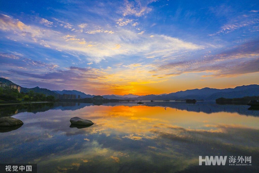 杭州：千岛湖彩霞漫天