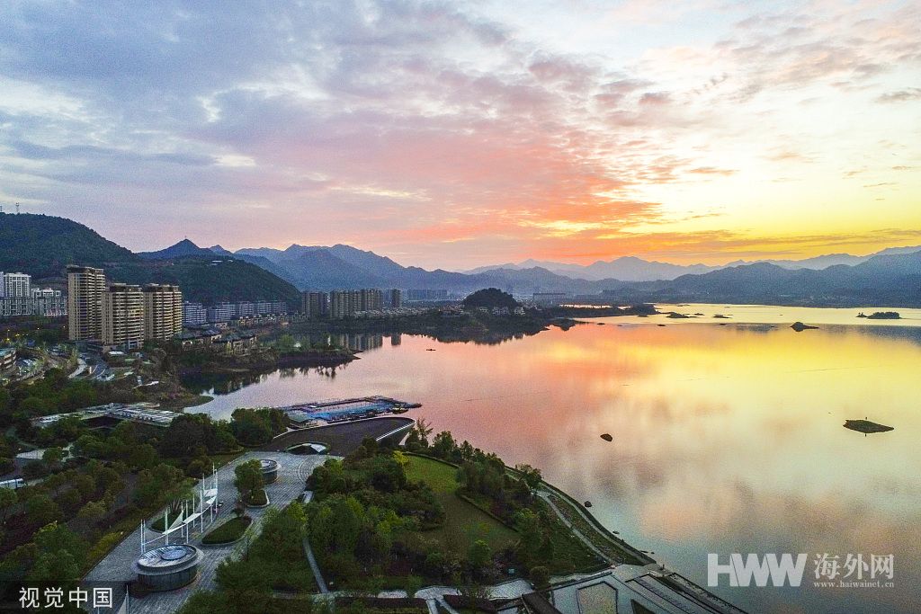 杭州：千岛湖彩霞漫天