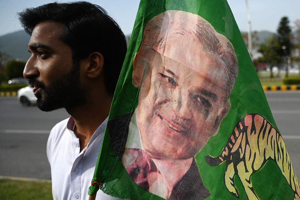 巴基斯坦新任总理夏巴兹·谢里夫宣誓就职