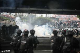 物价高涨 印尼雅加达爆发抗议活动